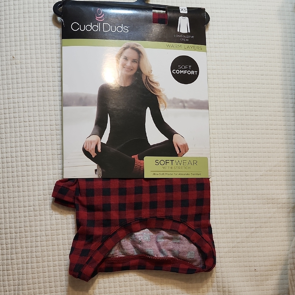 Cuddl Duds Black and Red Plaid Thermal Top Xs
